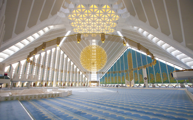 2000x1250 pix. Wallpaper Mosque, Islamic architecture, religion, chandeliers