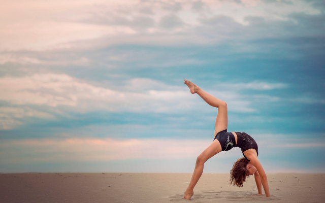 2000x1335 pix. Wallpaper gymnastics, women, model, girl, strech, beach, sand