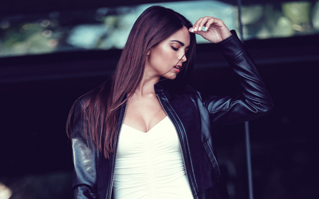 2000x1250 pix. Wallpaper Kyra Santoro, model, brunette, women, leather jacket