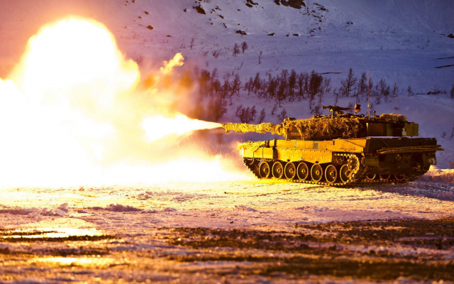 2560x1440 pix. Wallpaper Norwegian Army, Leopard 2, military, tank, winter, snow