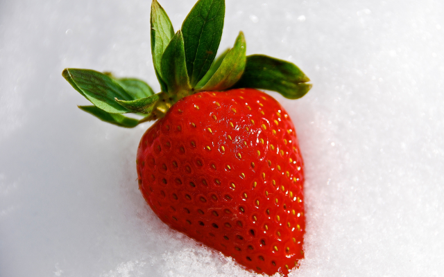 2048x1411 pix. Wallpaper strawberry, berry, snow, food