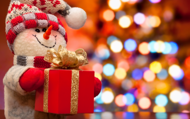 4633x3089 pix. Wallpaper snowman, new year, christmas, holiday, gift, box