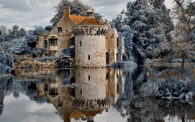 2560x1600 pix. Wallpaper scotney castle, architecture, lake, reflections, river bewl, kent, england, city