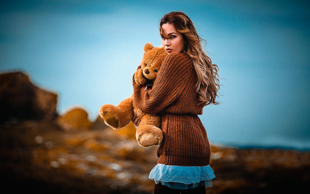 2000x1125 pix. Wallpaper teddy bear, women, sweater, toy