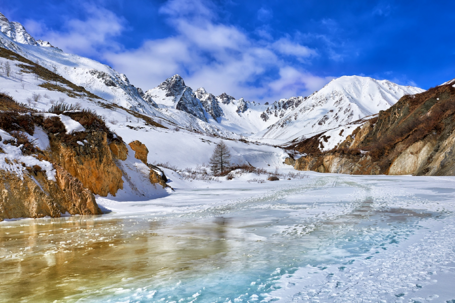 2560x1707 pix. Wallpaper river, ice, mountains, snow, winter, white Irkut, river, constitution peak, baikal, russia