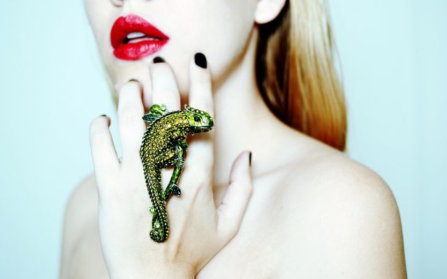 1920x1200 pix. Wallpaper chameleon ring, chameleon, girl, women, red lips, ring