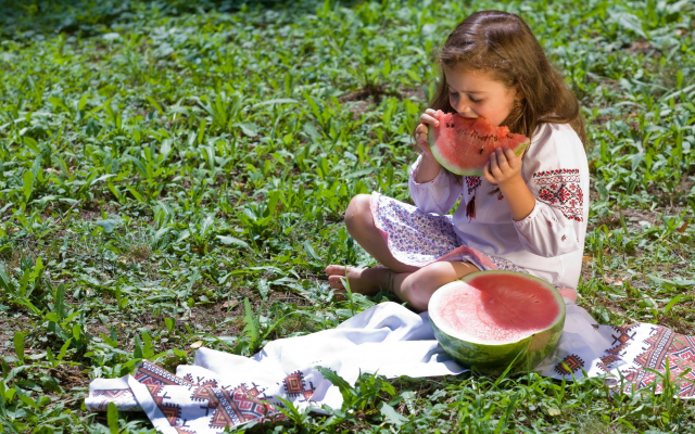 2000x1375 pix. Wallpaper girl, nature, ukrainian, baby, berry, watermelon, delicious, food