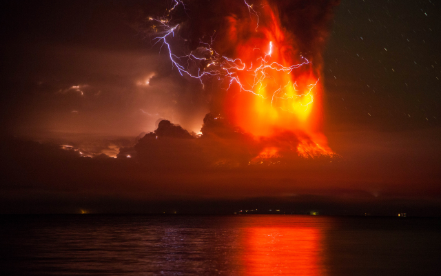 2560x1707 pix. Wallpaper villarrica, volcano, eruption, lightning, sea, chile, nature
