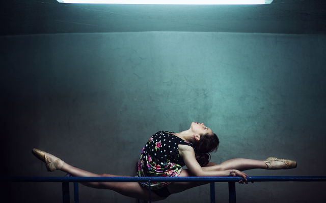 2000x1335 pix. Wallpaper girl, stretching, split, women, flexible, legs, ballerina