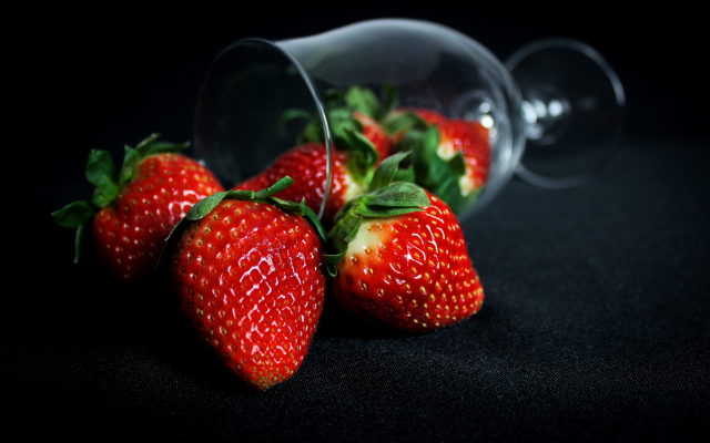 5184x3456 pix. Wallpaper glass, berry, strawberry, food