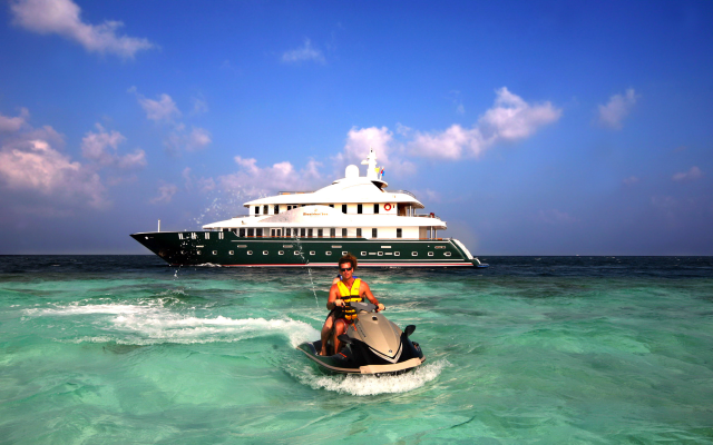 2560x1600 pix. Wallpaper yacht, sea, jet ski, ocean