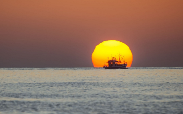 1920x1228 pix. Wallpaper sun, sunrise, sea, sky, boat, nature