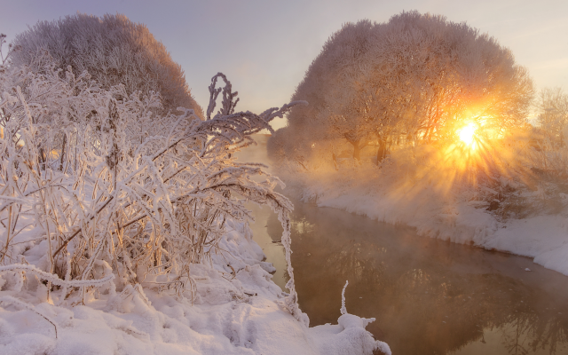 2000x1335 pix. Wallpaper nature, snow, winter, river, sun, frost