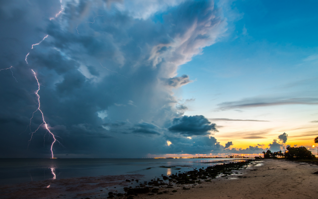 3840x2160 pix. Wallpaper sky, clouds, lightning, beach, ocean, thunderstorm, nature