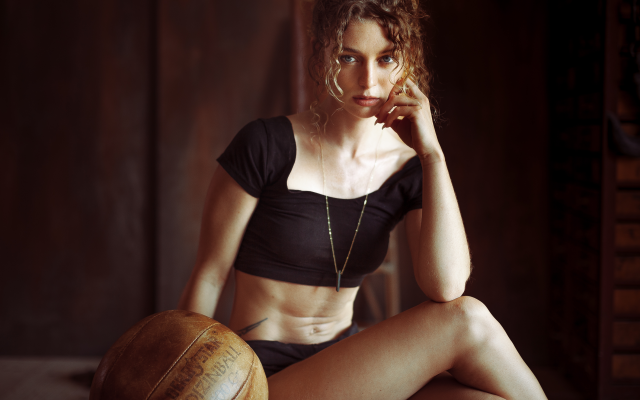 3000x2000 pix. Wallpaper anne hoffmann, model, curly hair, necklace, black top, sitting, legs, women