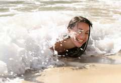 beach, women, wave, smiling, wet wallpaper