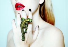 chameleon ring, chameleon, girl, women, red lips, ring wallpaper