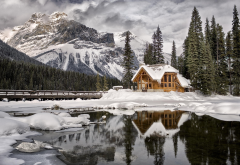 emerald lake, canada, mountains, lake, winter, snow, house, yoho national park, british columbia wallpaper