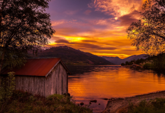nature, landscape, boathouses, lake, sunset, Norway, trees, mountain, sky, clouds, shrubs, water, go wallpaper