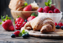 strawberry, blueberry, raspberry, croissants, pastries, food wallpaper