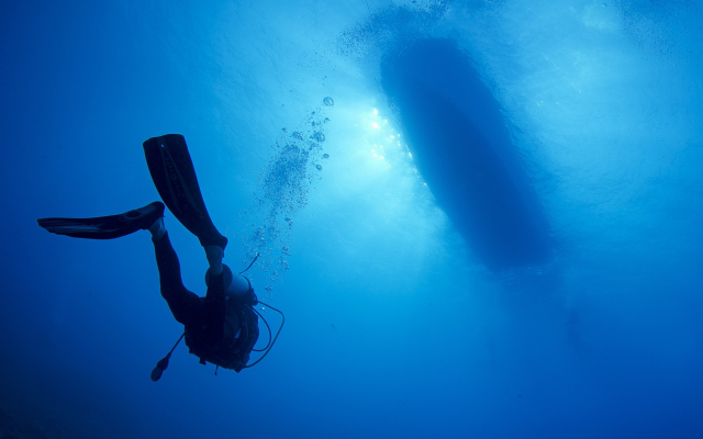 1920x1200 pix. Wallpaper scuba diving, underwater, diver, ship, sea