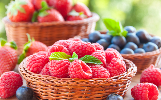 7000x4649 pix. Wallpaper berry, fresh berries, raspberry, blueberry, food