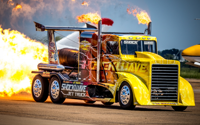 4922x3281 pix. Wallpaper Peterbilt, truck, turbine, fire, cars