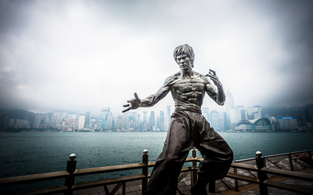 3840x2160 pix. Wallpaper bruce lee, statue, hong kong, avenue of stars, fist of fury, fog, city