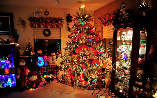 2560x1703 pix. Wallpaper christmas tree, lights, toys, interior, house, holidays