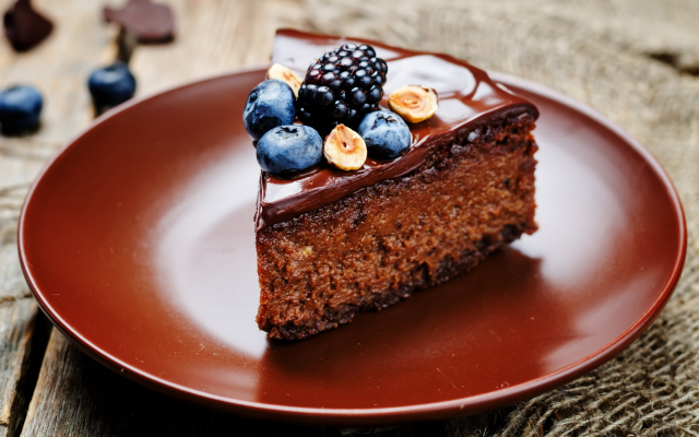 2048x1356 pix. Wallpaper chocolate, cake, berry, dessert, blackberry. blueberry