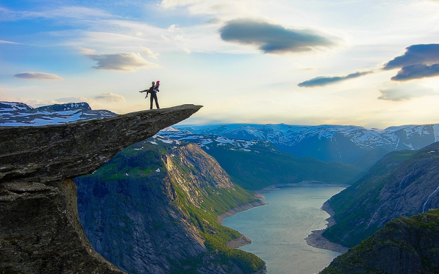 2000x1277 pix. Wallpaper trolltunga, norway, mountains, fjord, extreme, couple, cliff