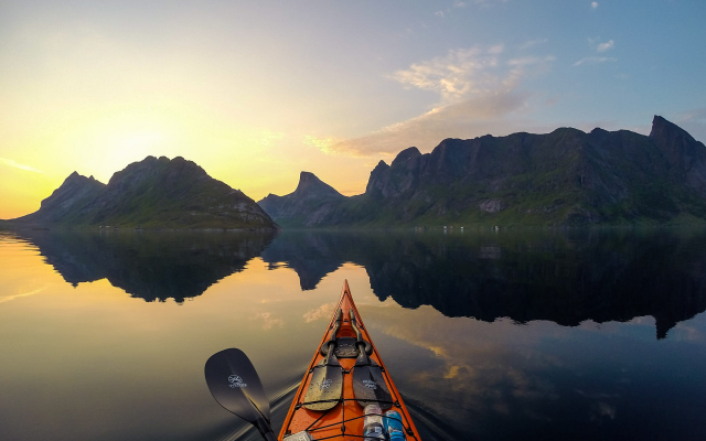 2000x1476 pix. Wallpaper norway, extreme, kayak, lofoten, mountains, reflection, sea