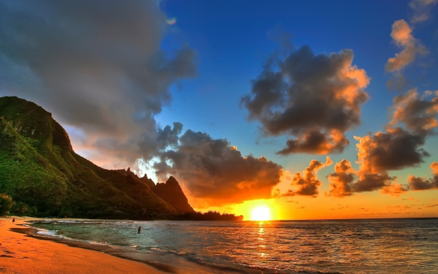 2560x1440 pix. Wallpaper sunset, sea, beach, hawaii, shore, mountains, sun, clouds, nature