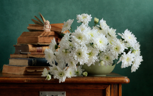 2048x1365 pix. Wallpaper still-life, table, book, vase, flowers, chrysanthemum, nature