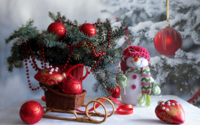2560x1920 pix. Wallpaper holidays, new year, christmas, table, branches, spruce, toys, decorations, snowman