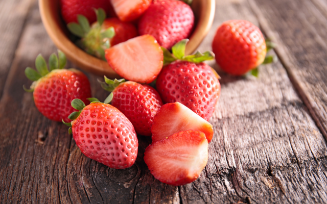 5760x3840 pix. Wallpaper berry, strawberry, macro, food