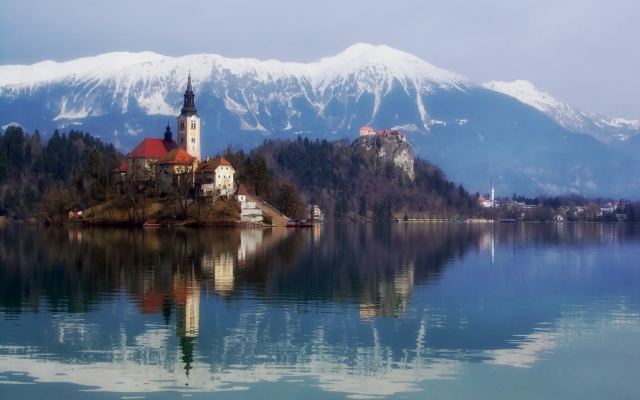 2400x1800 pix. Wallpaper nature, landscape, lake, bled, slovenia, mountains, island, church, reflection