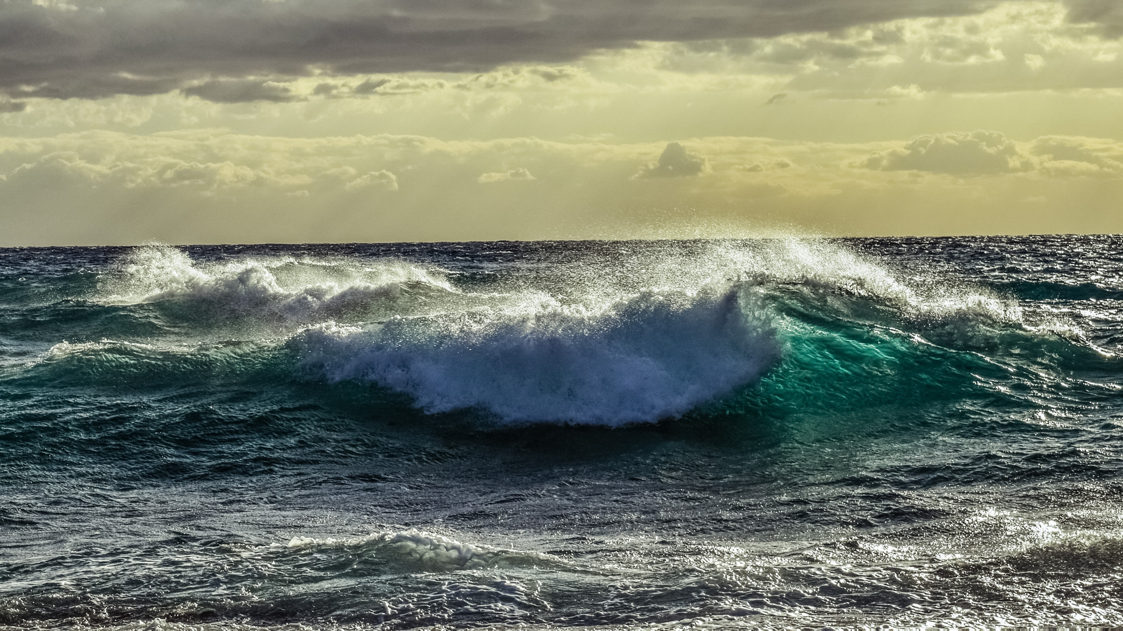 Волны волны плещутся волны песня. Атлантический океан шторм. Океан волны. Море, волны. Море волнуется.