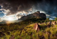 nature, landscape, mountain, grass, clouds, sunset, trees, shrubs, sky, sun rays, Venezuela wallpaper