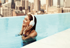 Doutzen Kroes, women, swimming pool, smiling, headphones wallpaper
