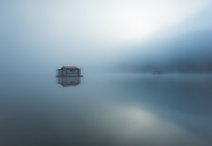 minimalism, lake, water, mist, fog, blurred, house on water, nature wallpaper