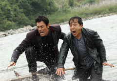 skiptrace, jackie chan, benny black, johnny knoxville, connor watts, actors, movies, river, wet, suit wallpaper